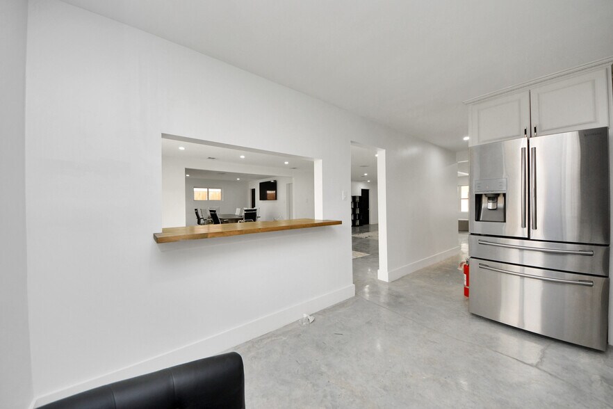 More Photos Of 4738 W. Alabama, Houston Loft Creative Space For Lease