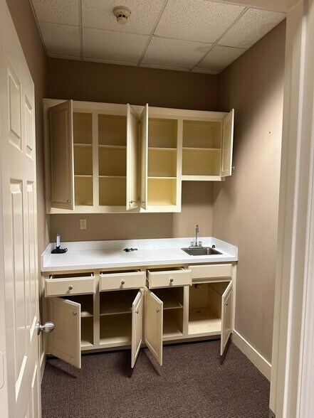 More Photos Of 103 E Virginia St, McKinney Storefront Retail Office For Lease