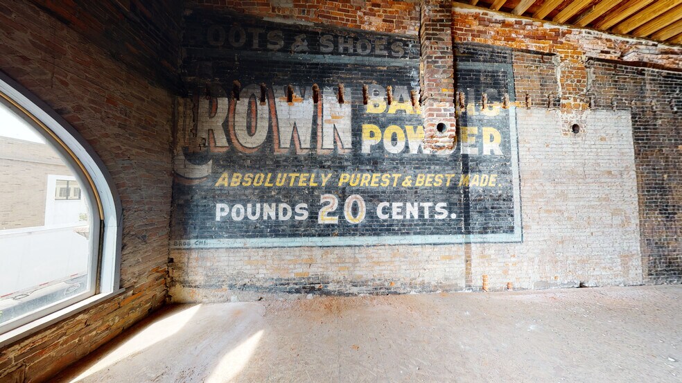 More Photos Of 231-237 S Wabash St, Wabash Storefront Retail Office For Sale