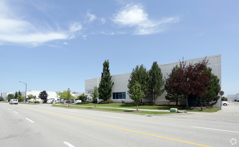Primary Photo Of 3585 Laird Rd, Mississauga Warehouse For Lease