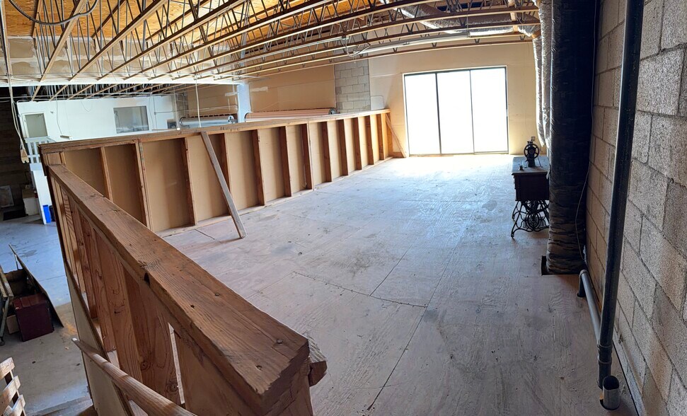 More Photos Of 74991 Joni Dr, Palm Desert Warehouse For Lease
