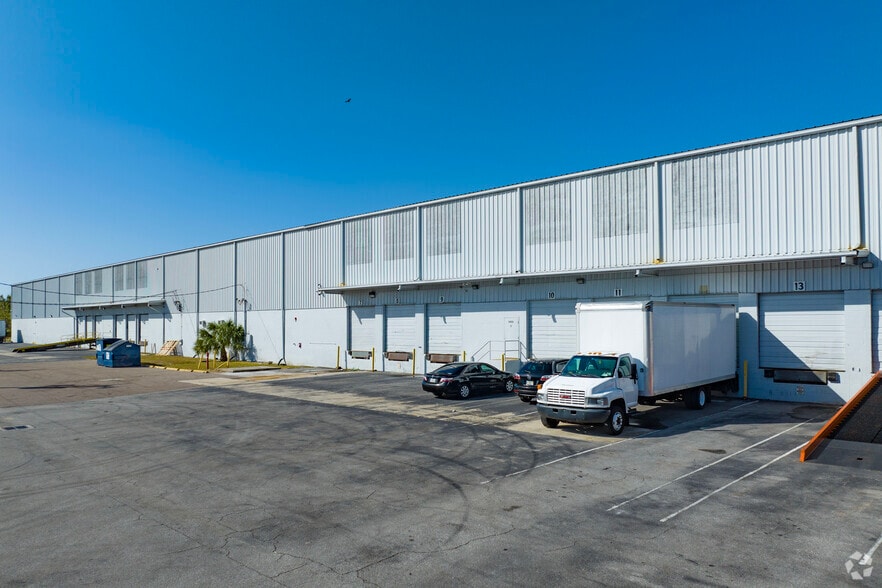 More Photos Of 5806 N 53rd St, Tampa Distribution For Lease