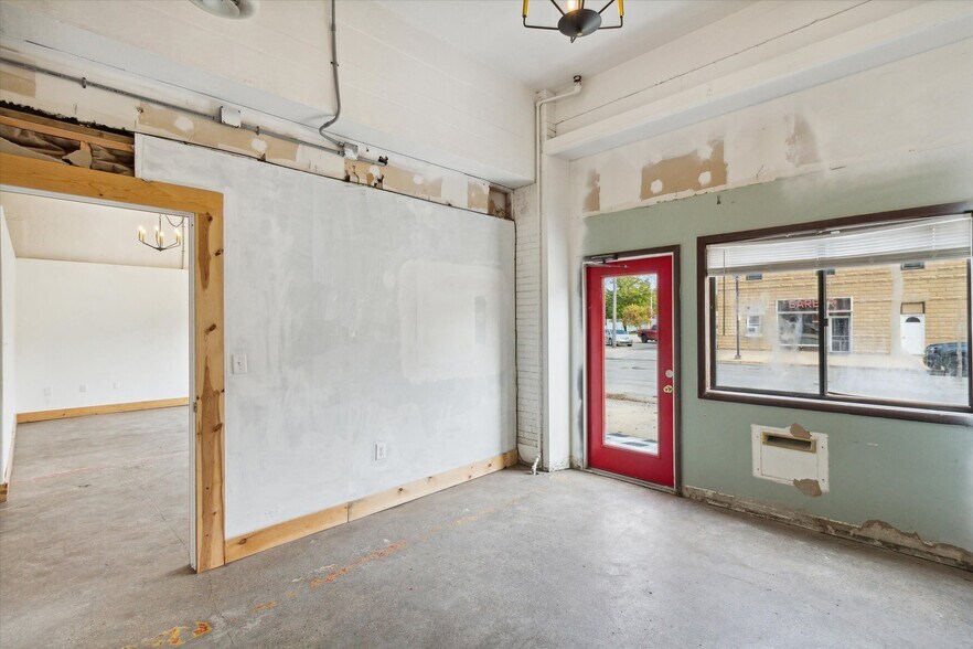 More Photos Of 225 E Superior St, Alma Office For Sale