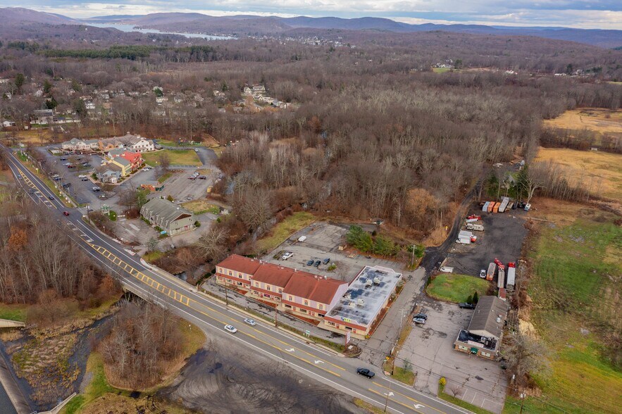 More Photos Of 1590-1610 Union Valley Rd, West Milford Freestanding For Lease