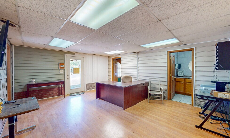 More Photos Of 5534/5546 Waterlevel Hwy, Cleveland Light Distribution For Sale