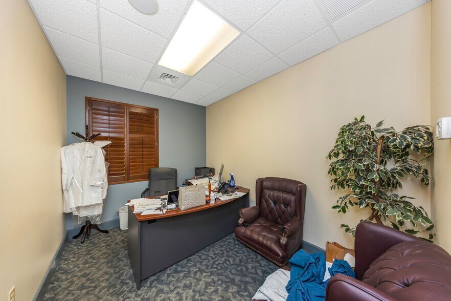 More Photos Of 2346 Drew St, Clearwater Office For Sale
