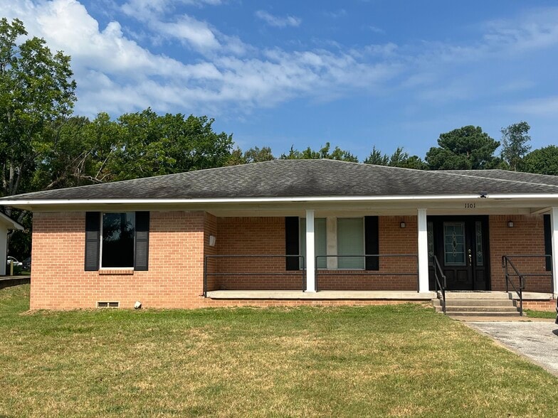 More Photos Of 1101 S Main St, Lindale Medical For Sale