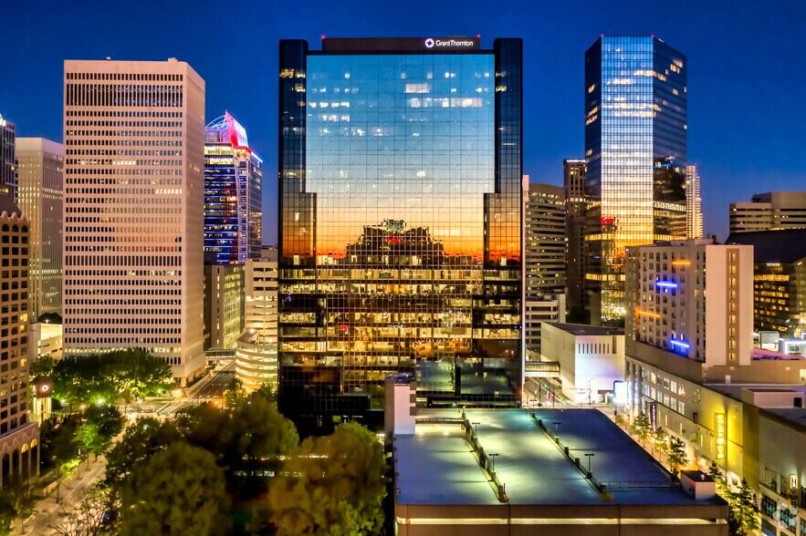 More Photos Of 201 S College St, Charlotte Office For Lease