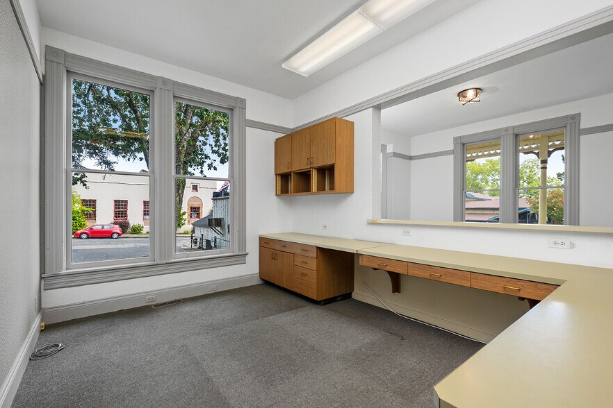 More Photos Of 318 S Main St, Sebastopol Office For Sale