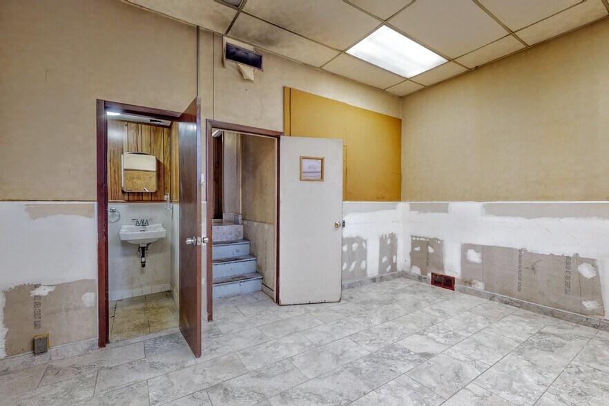 More Photos Of 9034 Tonnelle Ave, North Bergen Industrial For Sale