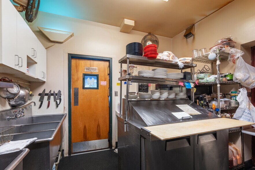 More Photos Of 1524 Van Vranken Ave, Schenectady Bar For Sale