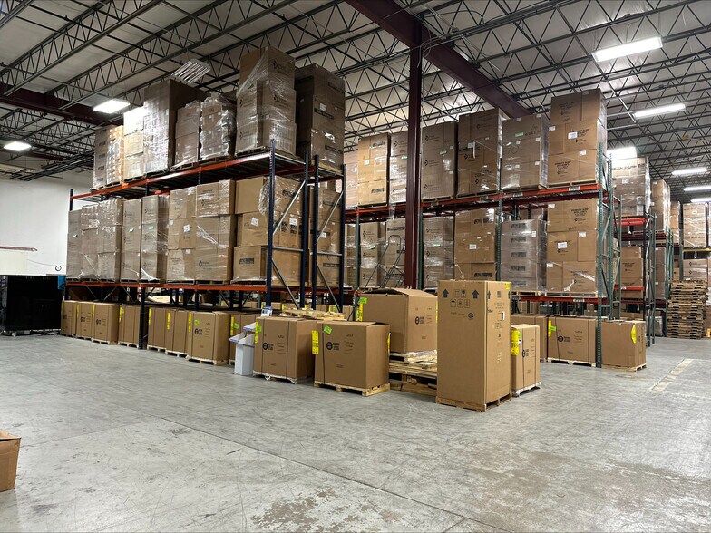More Photos Of 655 Dearborn Park Ln, Worthington Warehouse For Lease
