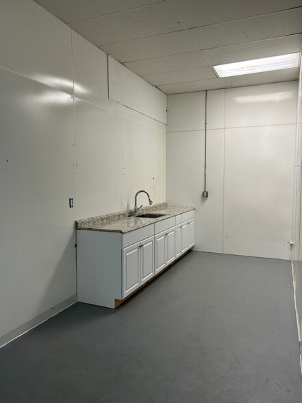 More Photos Of 37 Industrial Blvd, Paoli Light Manufacturing For Sale