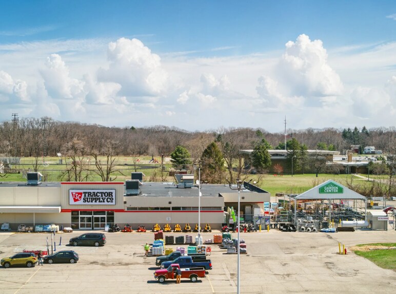 More Photos Of 1448 N Eaton St, Albion Storefront For Lease