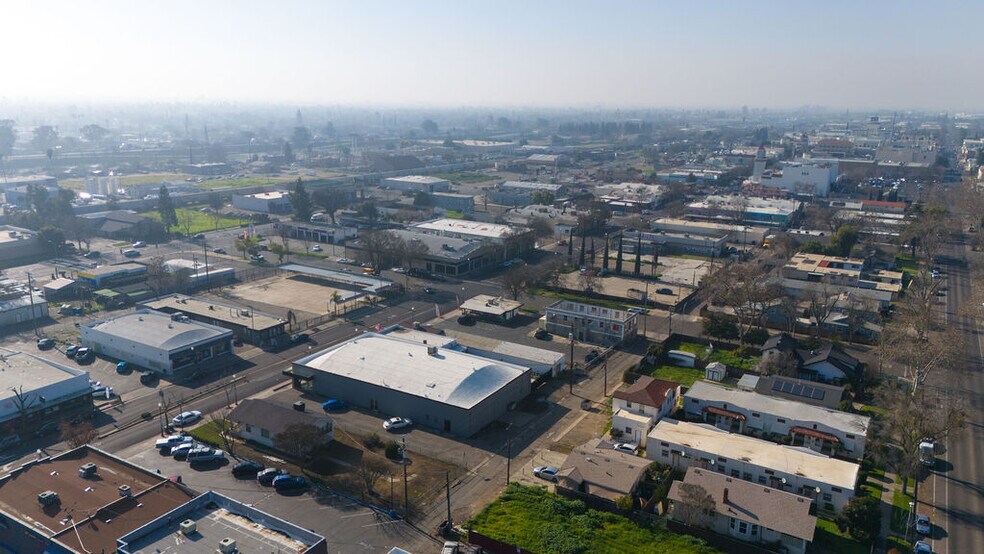 More Photos Of 35 W Main St, Merced Storefront For Sale