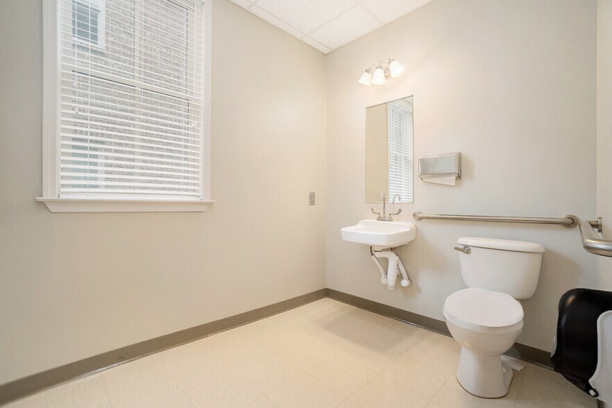 More Photos Of 11600 Atlantis Pl, Alpharetta Medical For Sale