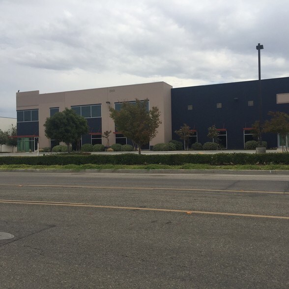More Photos Of 200 E Avenue K-8, Lancaster Warehouse For Lease