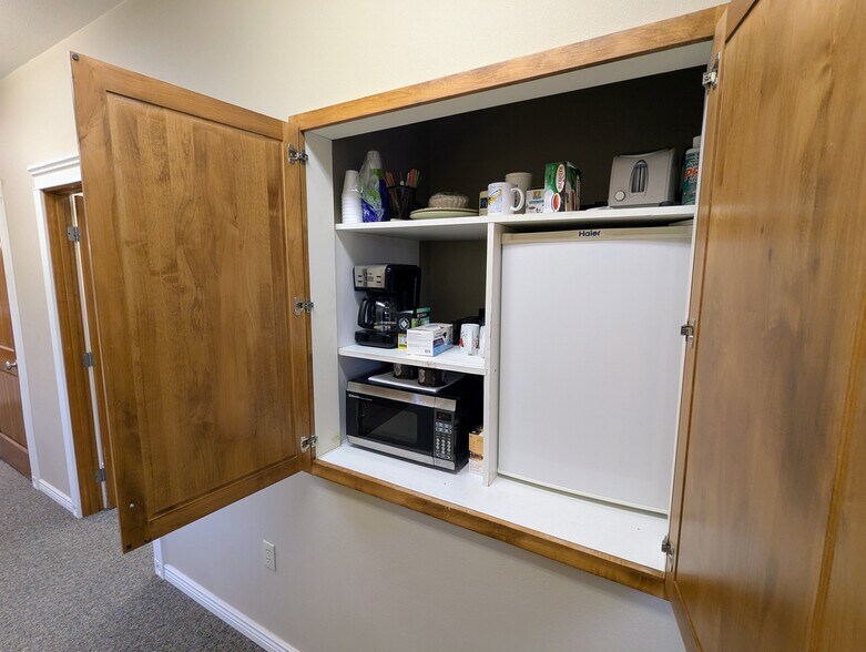 More Photos Of 1910 Island Ave, La Grande Office Residential For Lease