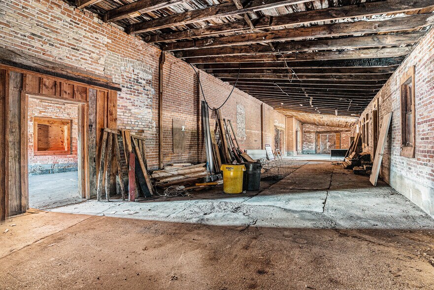 More Photos Of 226 Baldwin St, Big Rapids Light Distribution For Sale