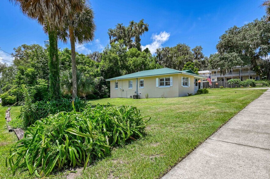 More Photos Of 105 Central Ave, Crescent City Office For Sale