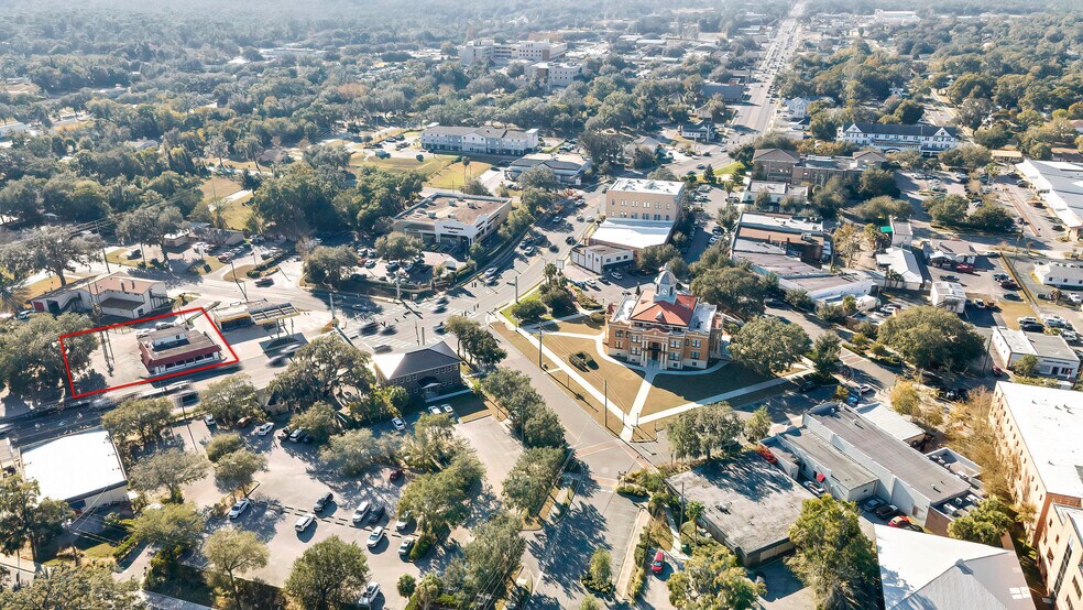 More Photos Of 104 S US Highway 41, Inverness Restaurant For Sale