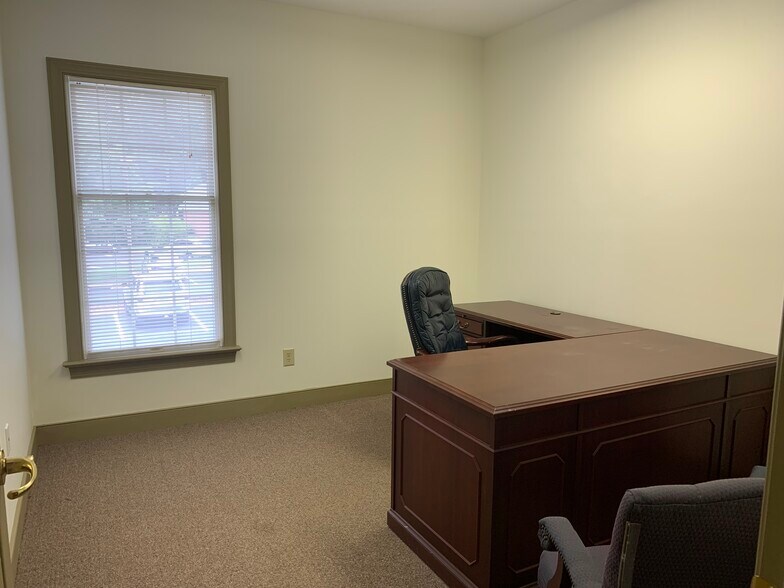 More Photos Of 475 McLaws Cir, Williamsburg Medical For Lease