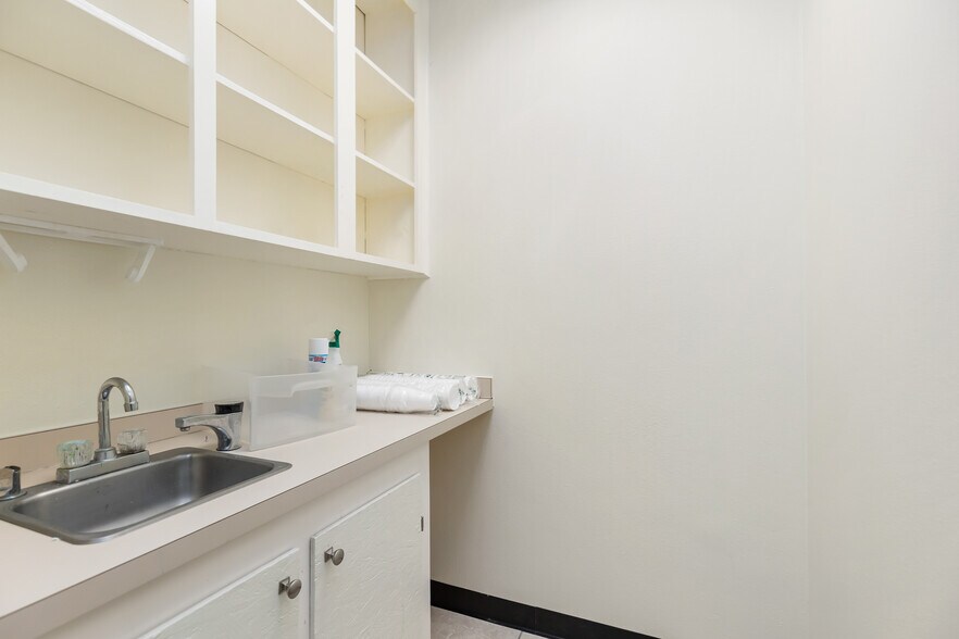 More Photos Of 14411 Cornerstone Village Dr, Houston Office For Sale