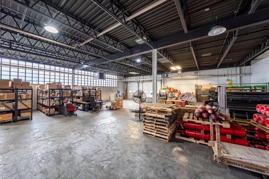 More Photos Of 380 North St, Teterboro Flex For Lease