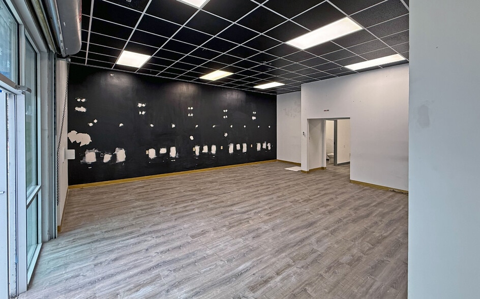 More Photos Of 2701 S Congress Ave, Austin Freestanding For Lease