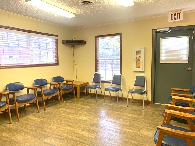 More Photos Of 503 S Railroad Ave, Twin City Medical For Lease