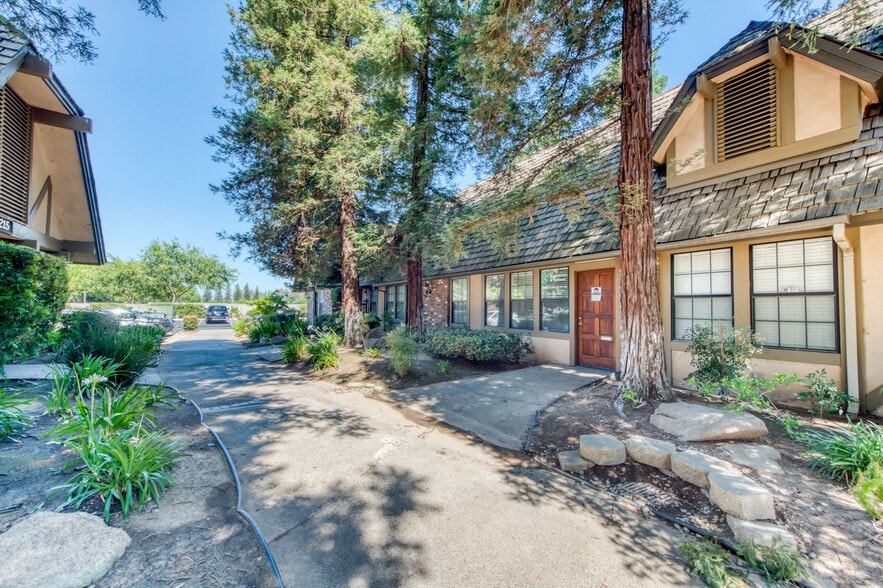 More Photos Of 6215 N Fresno St, Fresno Unknown For Lease