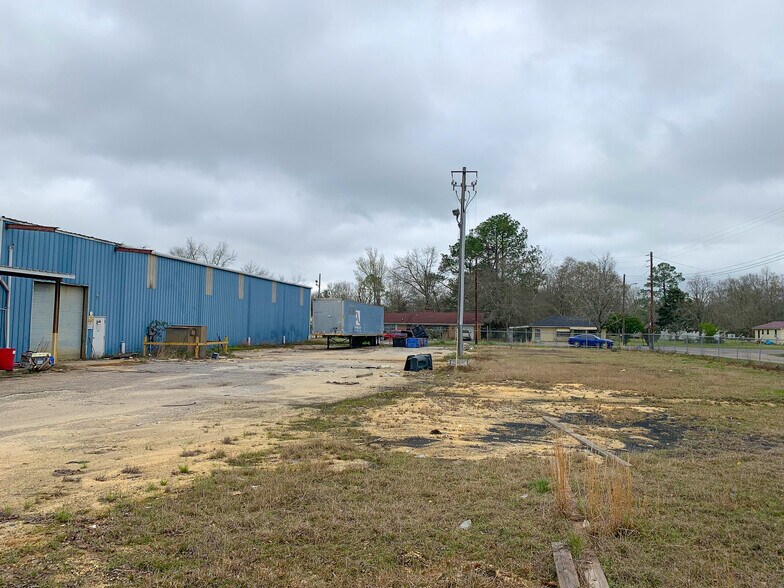 More Photos Of 315 E Ridgely St, Atmore Warehouse For Sale