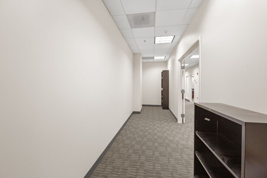 More Photos Of 10 Center St, Stafford Office For Lease