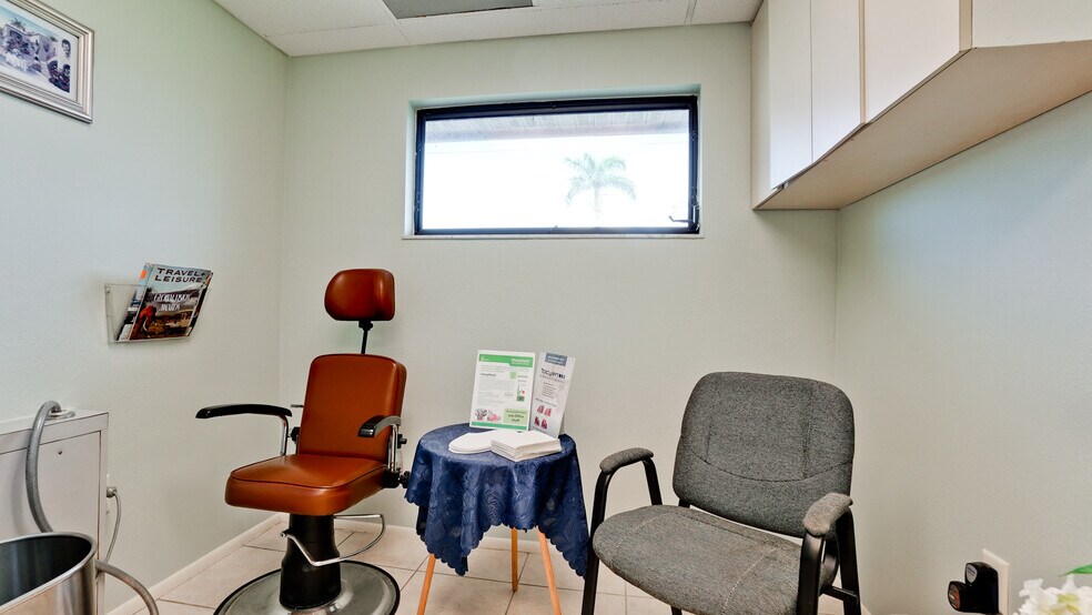 More Photos Of 3003 26th St, Bradenton Medical For Sale