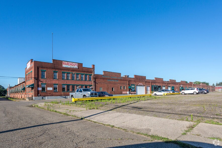 More Photos Of 1502 12th St SW, Canton Warehouse For Lease