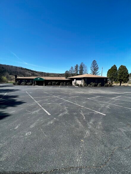 More Photos Of 239 Kennedy Creek Rd, North Abington Freestanding For Sale