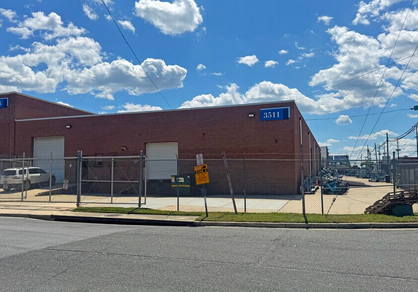 Primary Photo Of 3511 52nd Ave, Hyattsville Warehouse For Lease