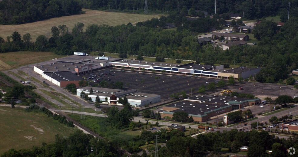 More Photos Of 22263-22323 Eureka, Taylor Unknown For Lease