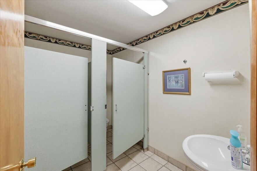 More Photos Of 711 60th St Ct E, Bradenton Light Distribution For Sale