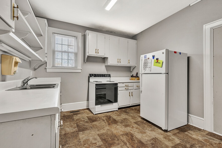 More Photos Of 5034 Williamson Rd NW, Roanoke Office For Lease