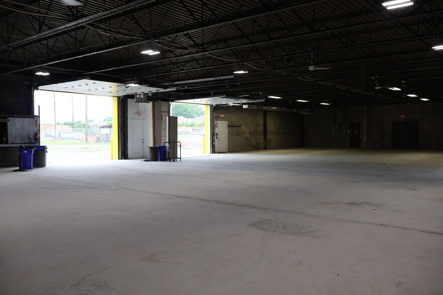 More Photos Of 916 S 18th St, Harrisburg Warehouse For Lease