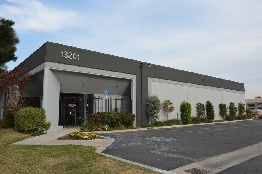 More Photos Of 13201 Barton Cir, Santa Fe Springs Service For Lease