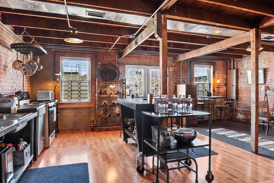 More Photos Of 118 W. Grand St, Whitewright Storefront Retail Residential For Sale