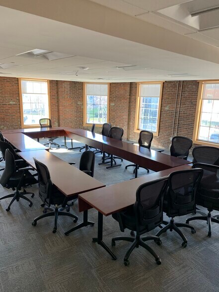 More Photos Of 421-427 Main St, Worcester Loft Creative Space For Lease
