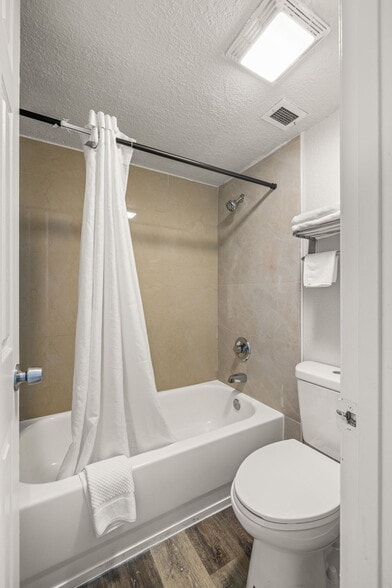 More Photos Of 2904 Melbourne St, Tampa Hotel For Sale