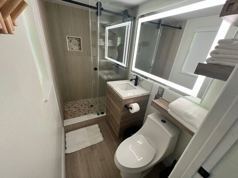 More Photos Of 2502 Tamarind Dr, Fort Pierce Hotel For Sale