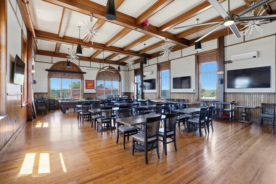 More Photos Of 301 Walnut St, Royersford Restaurant For Lease