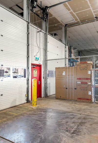 More Photos Of 7671 Alderbridge Way, Richmond Light Distribution For Lease