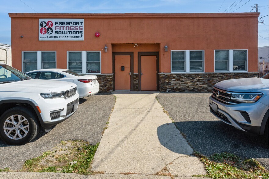 More Photos Of 27 Hanse Ave, Freeport Manufacturing For Sale