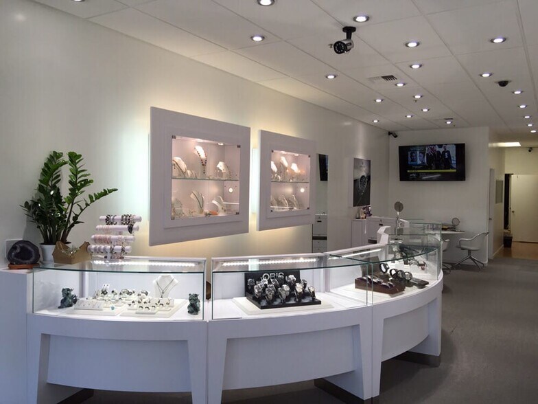 More Photos Of 611-623 Santa Cruz Ave, Menlo Park Office For Lease